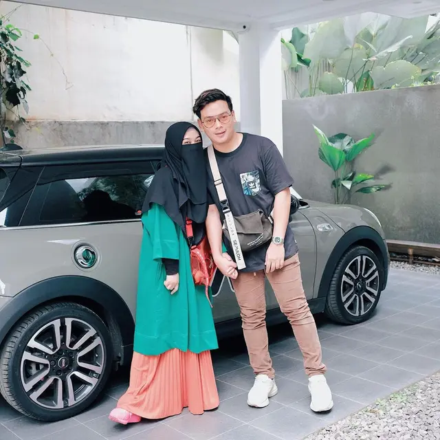 Kisah Cintanya Jadi Inspirasi, Ini 6 Potret Manis Natta Reza dan Wardah Maulina