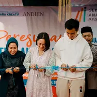 Andien meresmikan Sekolah Anak Percaya kedua di Kampung Pemulung Kelurahan Joglo, Jakarta Barat, Selasa (6/4/2023). (Foto: Dok Pribadi)