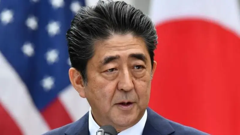 PM Jepang Shinzo Abe saat konferensi pers bersama Presiden AS Donald Trump di Gedung Putih (7/6) (AFP PHOTO)