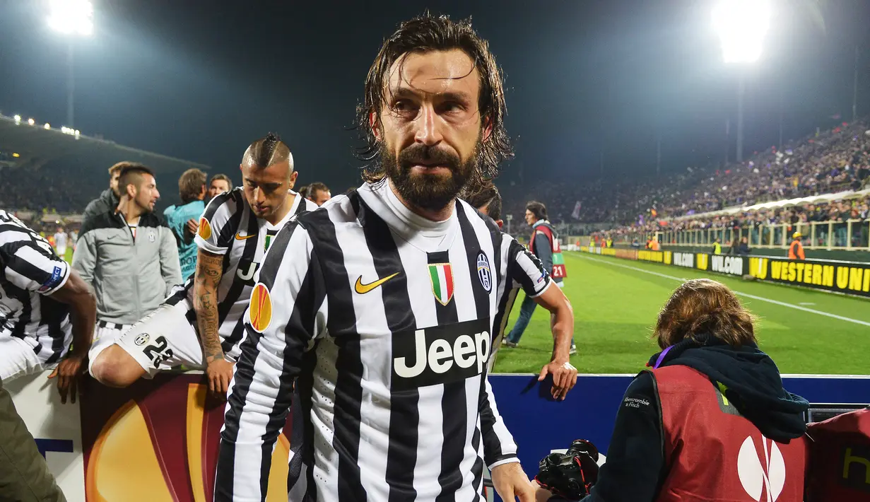 Andrea Pirlo. Ia didatangkan Juventus secara gratis dari Milan pada 2011/2012. Kiper Juventus, Gianluigi Buffon saat itu menanggapi transfer tersebut sebagai transfer terbaik abad ini. Pirlo bertahan selama 4 musim dan bermain dalam 164 laga dengan torehan 19 gol. (Foto: AFP/Vincenzo Pinto)
