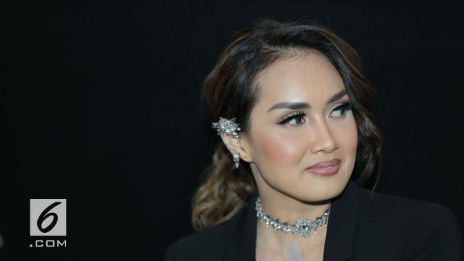 Film horor tak lepas dari kejadian mistis. Hal itu juga dirasakan oleh Sara Wijayanto saat syuting film The Doll 2. Perempuan yang dikenal memiliki indra keenam itu mengalami banyak kejadian mistis. (Adrian Putra/Bintang.com)