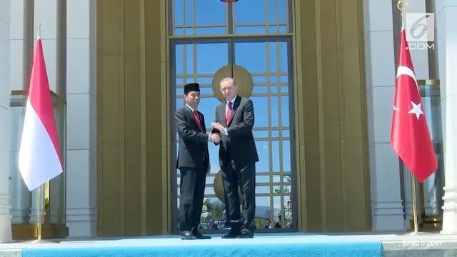 Di sela-sela pertemuannya dengan Presiden Turki Recep Tayyip Erdogan, Jokowi menyempatkan membuat video blog atau vlog.