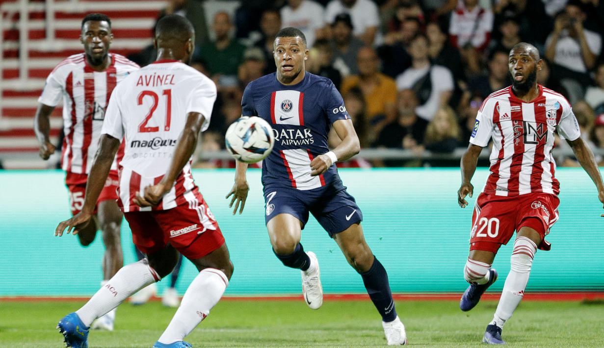 Sedangkan Ajaccio mempunyai delapan kesempatan dengan satu menuju ke gawang. (AFP/Pascal Pochard-Casabianca)