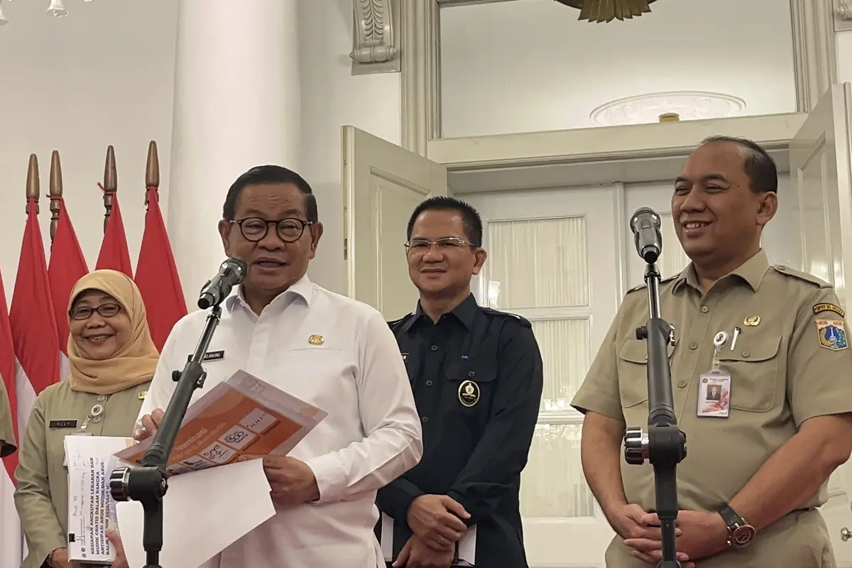 Gubernur DKI Jakarta Pramono Anung dalam konferensi pers di Balai Kota DKI Jakarta, Selasa (10/3/2026).