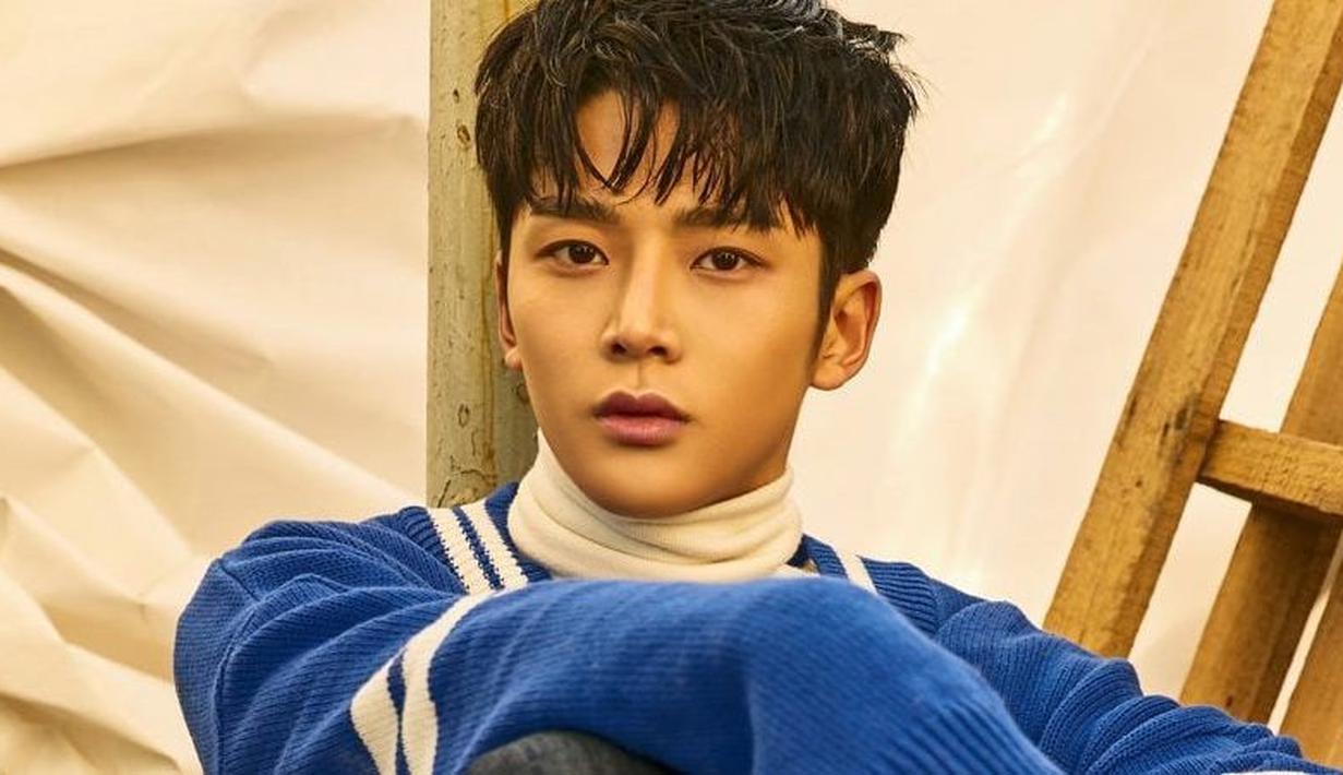 Seperti Tiang Listrik, Ini 8 Idola KPop yang Tingginnya