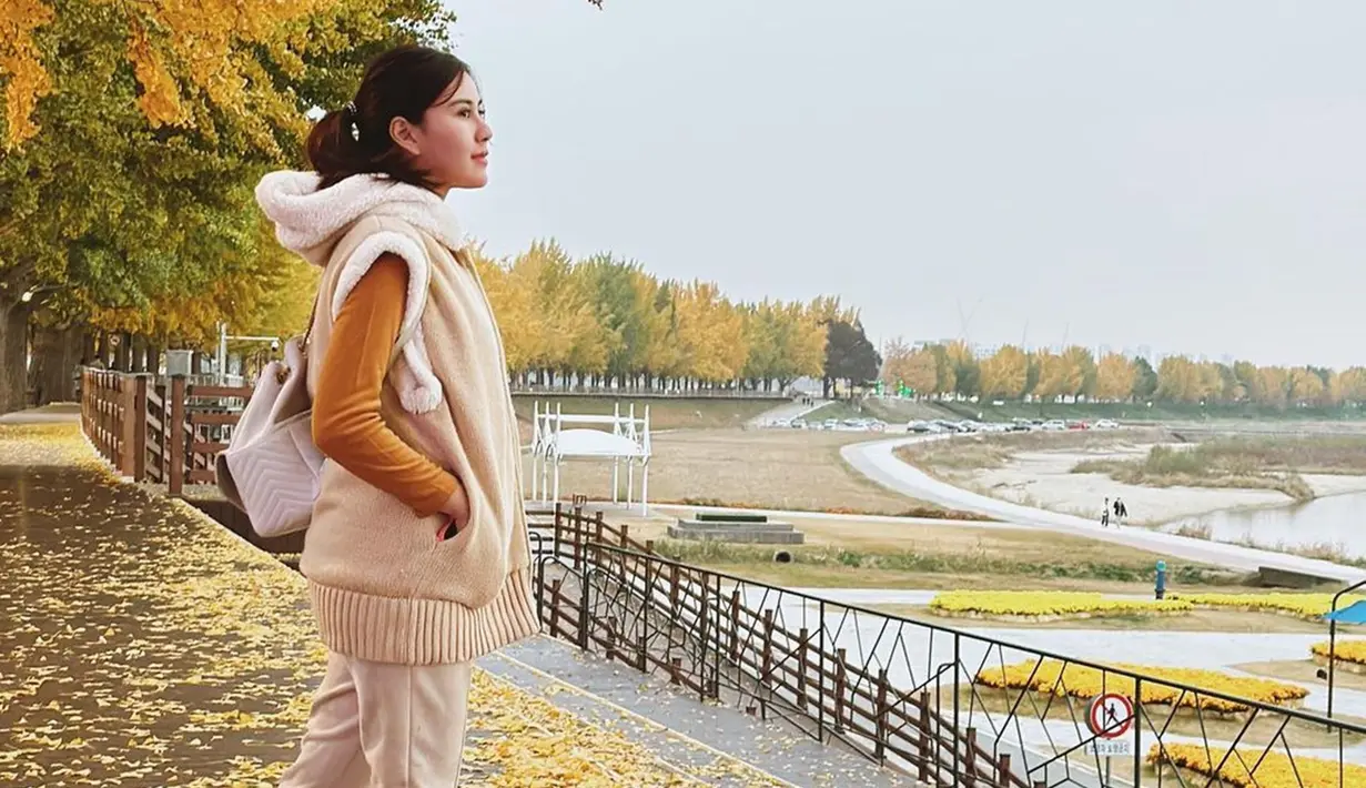Bukan hanya untuk berlibur saja, Syahnaz dan Jeje diketahui tengah menjalani syuting bersama. Meski begitu, dirinya juga terlihat begitu menikmati suasana di Korea Selatan. (Liputan6.com/IG/@syahnazs)