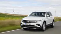 VW Tiguan eHybrid  (Carscoops)