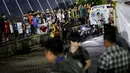 <p>Sejumlah masyarakat menunggu pemain Timnas Jepang setelah sesi latihan menjelang laga lanjutan putaran ketiga Kualifikasi Piala Dunia 2026 melawan Timnas Indonesia di Lapangan A, Kompleks Stadion Utama Gelora Bung Karno (SUGBK), Senayan, Jakarta, Rabu (13/11/2024). (Bola.com/Bagaskara Lazuardi)</p>