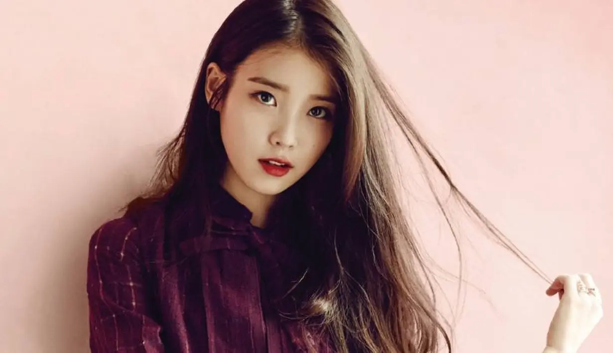 Ternyata IU lahir dari keluarga yang serba kekurangan. Ia sering mengalami kesulitan lantaran hutang keluarganya. Ia pernah tinggal di rumah yang penuh dengan kecoa. (Foto: Allkpop.com)