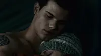 Taylor Lautner and Wife Announce Pregnancy with First Child, Ready to Welcome New Family Member
