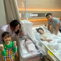 Melihat penampilan Jessica Mila yang tampil bare face dan rambut anti lepek setelah melahirkan (@jesicamila03)