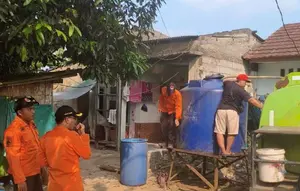 Cerita Warga Tangsel Mandi di Kantor karena Krisis Air Bersih