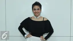 DJ una Putri saat berpose usai jumpa pres HUT SCTV ke-26 di SCTV Tower, Jakarta, (11/8). HUT SCTV yang ke-26 akan diadakan di istora senayan  secara Live pada pukul 18.45 Wib. (Liputan6.com/Herman Zakharia)