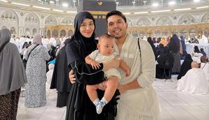 Momen baby Arash, anak Aaliyah Massaid dan Thariq Halilintar, umrah perdana di usia 6 bulan. [IG: @thariqhalilintar]