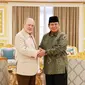 Menhan sekaligus Presiden RI Prabowo Subianto bertemu Raja Malaysia Sultan Ibrahim. (Foto: Kemenhan)