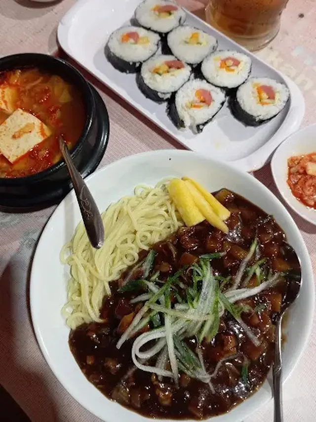 Hana Gimbab Waroeng Korean Food