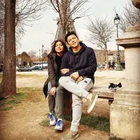 5 Potret Tampilan Alleia, Putri Ariel NOAH Akrab dengan Tyna dan Anya Geraldine di Paris