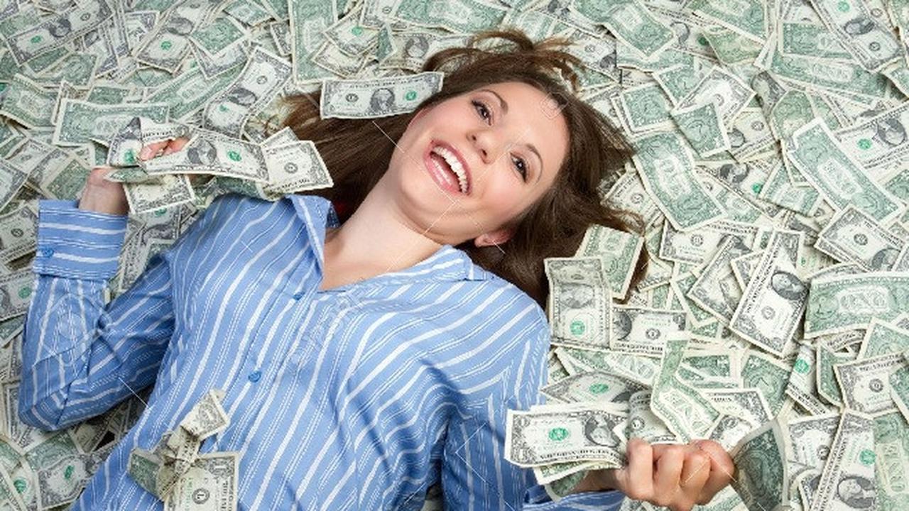 Langkah pertama yang harus Anda lakukan adalah memutuskan menjadi miliarder, apapun keinginan Anda dan apapun kondisi finansial Anda.