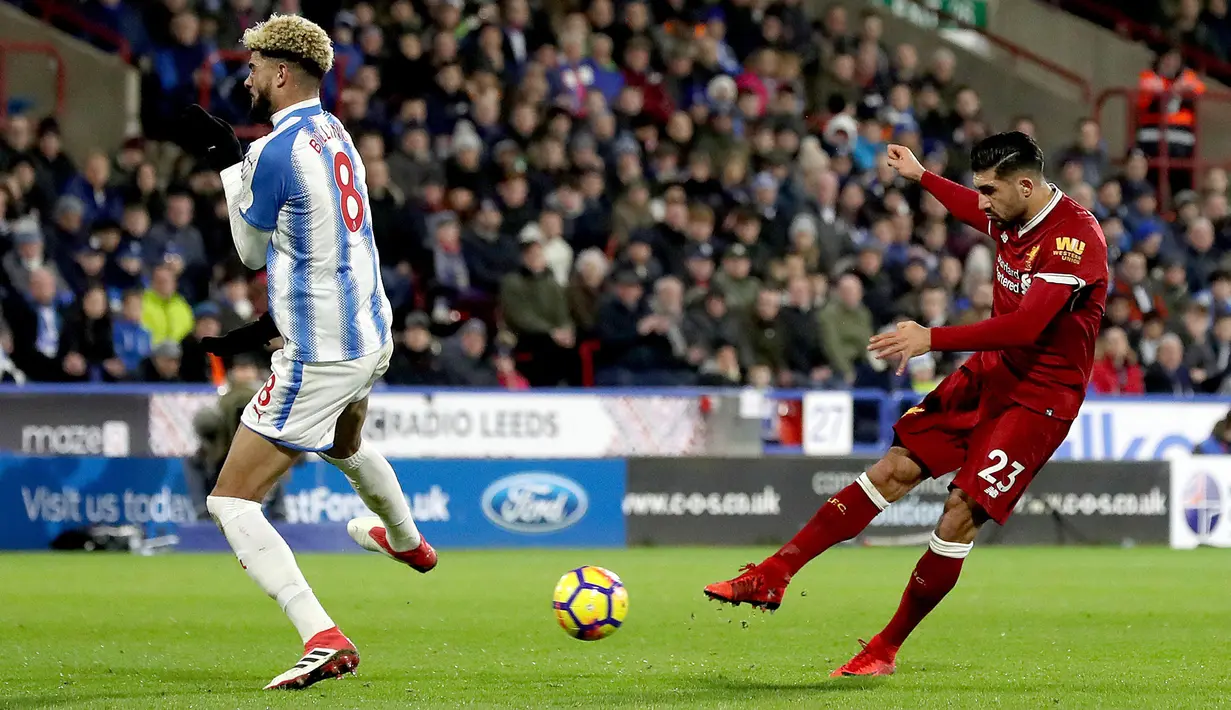 Pemain Liverpool, Emre Can berhasil mencetak gol ke gawang Huddersfield Town pada pertandingan pekan ke-25 Premier League di John Smith's Stadium, Selasa (30/1). Liverpool menang telak tiga gol tanpa balas. (Martin Rickett/PA via AP)