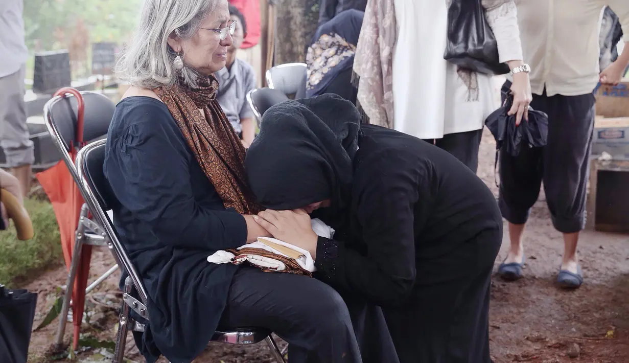 Sebelum menghembuskan napas terakhir kalinya, almarhum sempat menjalani perawatan di RSPAD, Gatot Subroto, Jakarta Pusat. Sepekan dirawat hingga menghembuskan napas terakhirnya, Kamis (17/11) sore. (Galih W. Satria/Bintang.com)