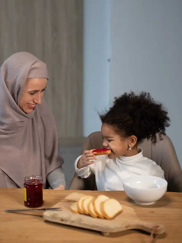 Biasakan anak untuk bangun sahur