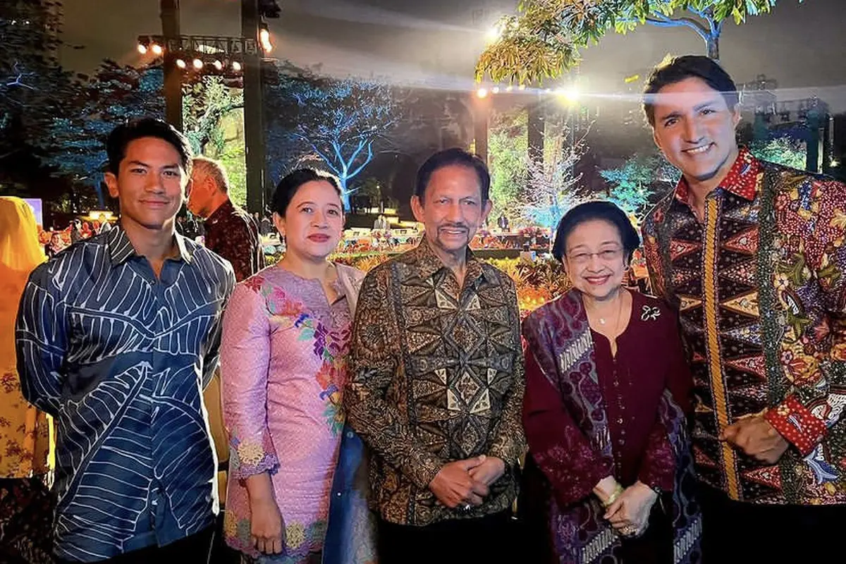 PM Kanada Justin Trudeau dan Raja Brunei Darussalam Bersama Putranya Kenakan Batik saat Gala Dinner KTT ASEAN