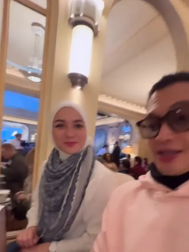 Citra Kirana dan Rezky Aditya liburan ke Paris tanpa anak (Foto: Instagram thereal_rezkyadhitya)