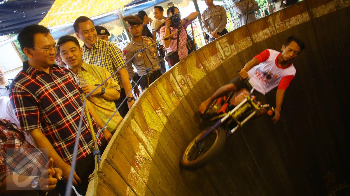 Hadiri Acara Bersyukur Jakarta, Ahok Disuguhi Atraksi Tong Setan Foto