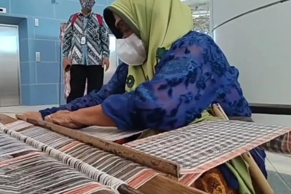 Senjakala Pengrajin Kain Tenun Gadod Khas Majalengka