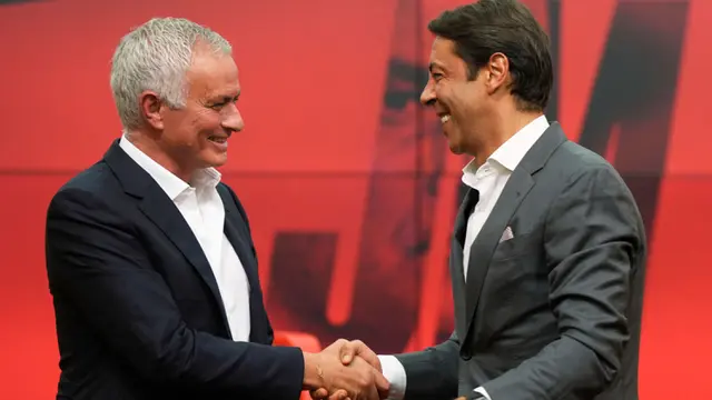 Foto: Rui Costa Sambut Hangat Kembalinya Jose Mourinho Melatih Benfica