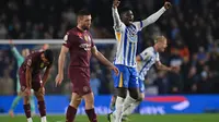 Manchester City menelan kekalahan 1-2 dari Brighton and Hove Albion pada laga pekan ke-11 Premier League di Amex Stadium, Falmer, Minggu (10/11/2024) dini hari WIB. (AFP/Glyn Kirk)