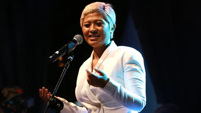 [Bintang] Cerita Dira Sugandi Bertemu Super Junior di Penutupan Asian Games 2018