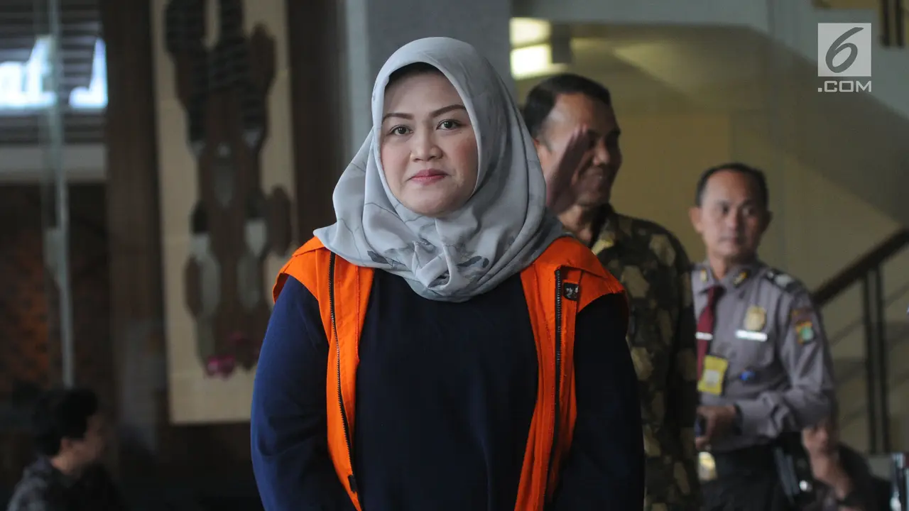 Ekspresi Bupati Nonaktif Bekasi Usai Diperiksa KPK