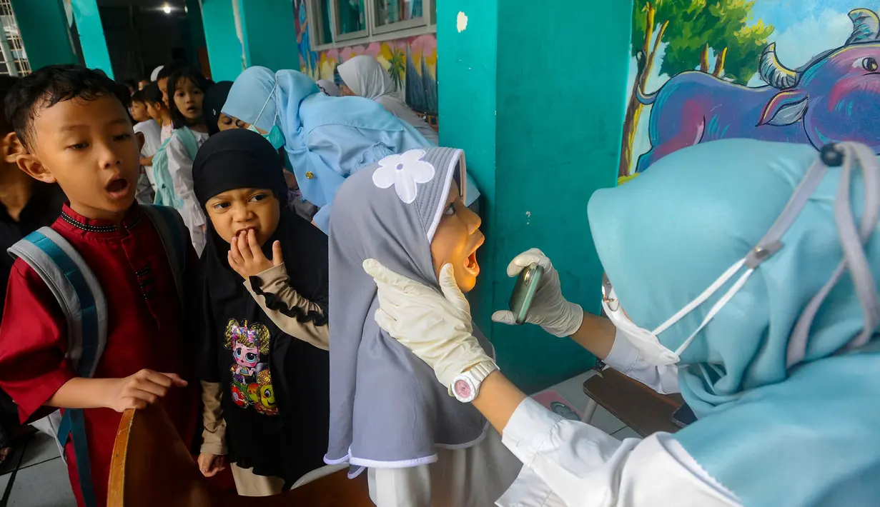 Juga dilakukan pemeriksaan kulit, telinga, tes warna dan pemeriksaan mulut gigi, serta pengecekan gula darah. (merdeka.com/Arie Basuki)