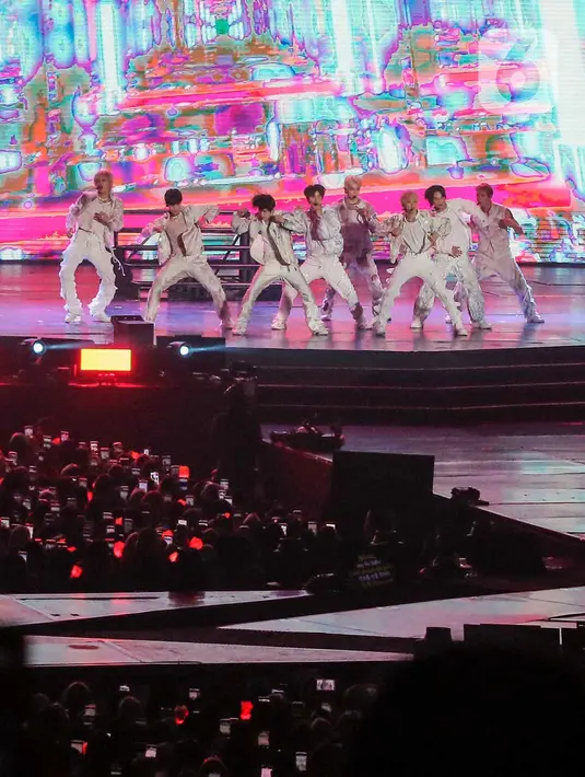 Konser ini adalah bagian tur ketiga NCT 127 bertajuk NCT 127 3RD TOUR NEO CITY : JAKARTA - THE UNITY. (Liputan6.com/Angga Yuniar)