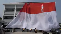 Bentangkan bendera merah putih raksasa menyelimuti seluruh gedung, Polresta Tangerang dapat penghargaan dari Lembaga Prestasi Indonesia Dunia (Leprid).