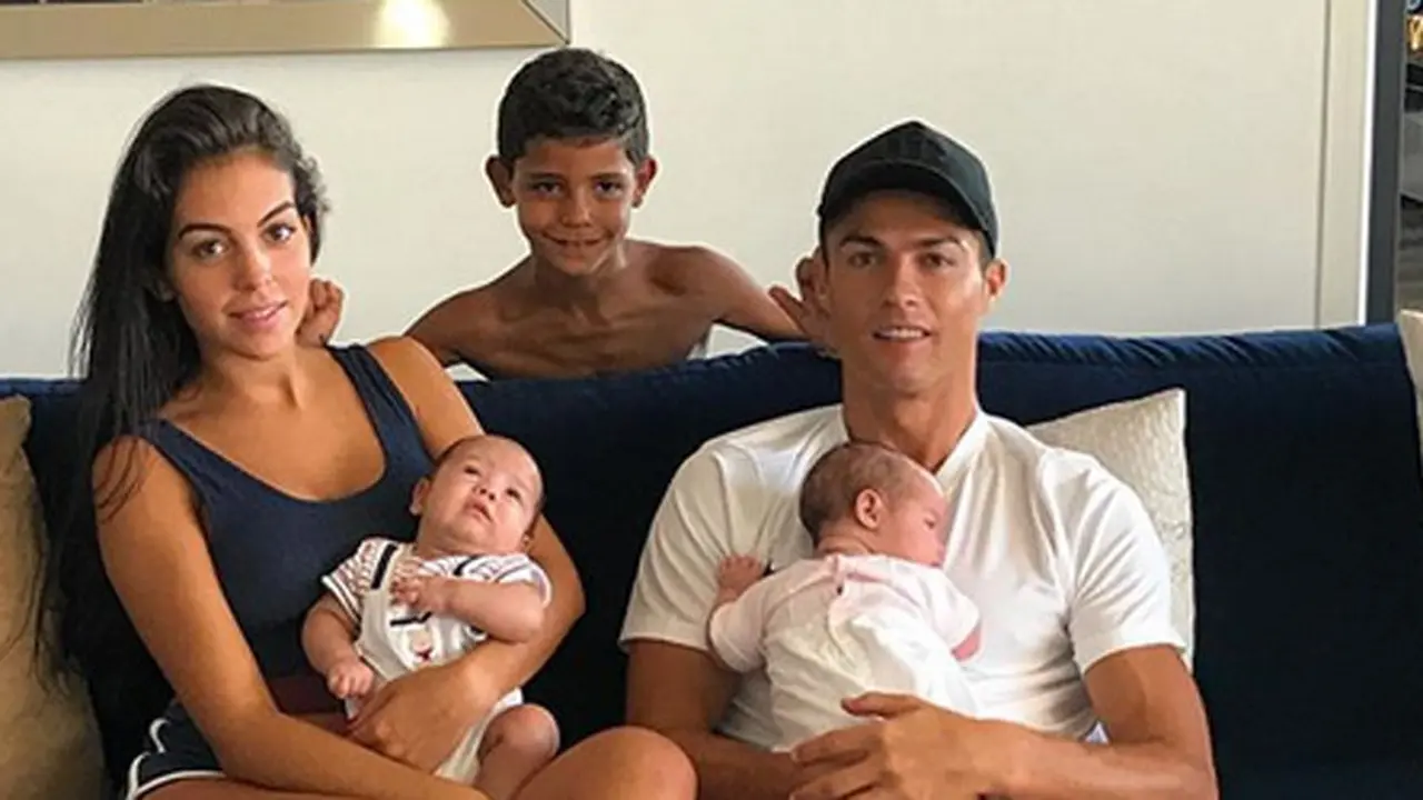 [Bintang] Georgina Rodriguez dan Cristiano Ronaldo