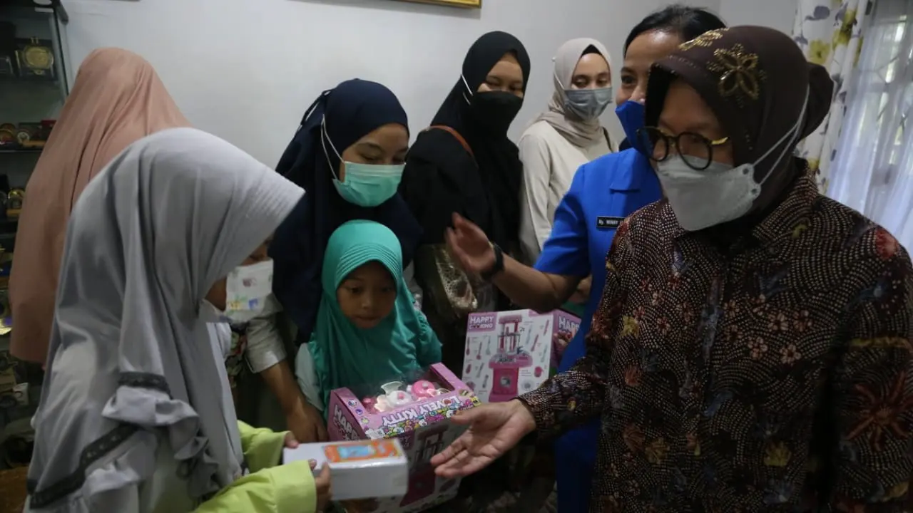 Menteri Sosial Tri Rismaharini atau Risma