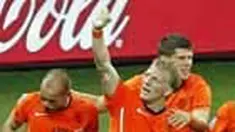 Belanda memastikan diri menempati satu slot di babak perempat final Piala Dunia 2010 setelah mengalahkan Slovakia 2-1 (1-0) di Stadion Moses Mabhide, Durban. Belanda kini tinggal menunggu pemenang antara Brasil dan Cile. 