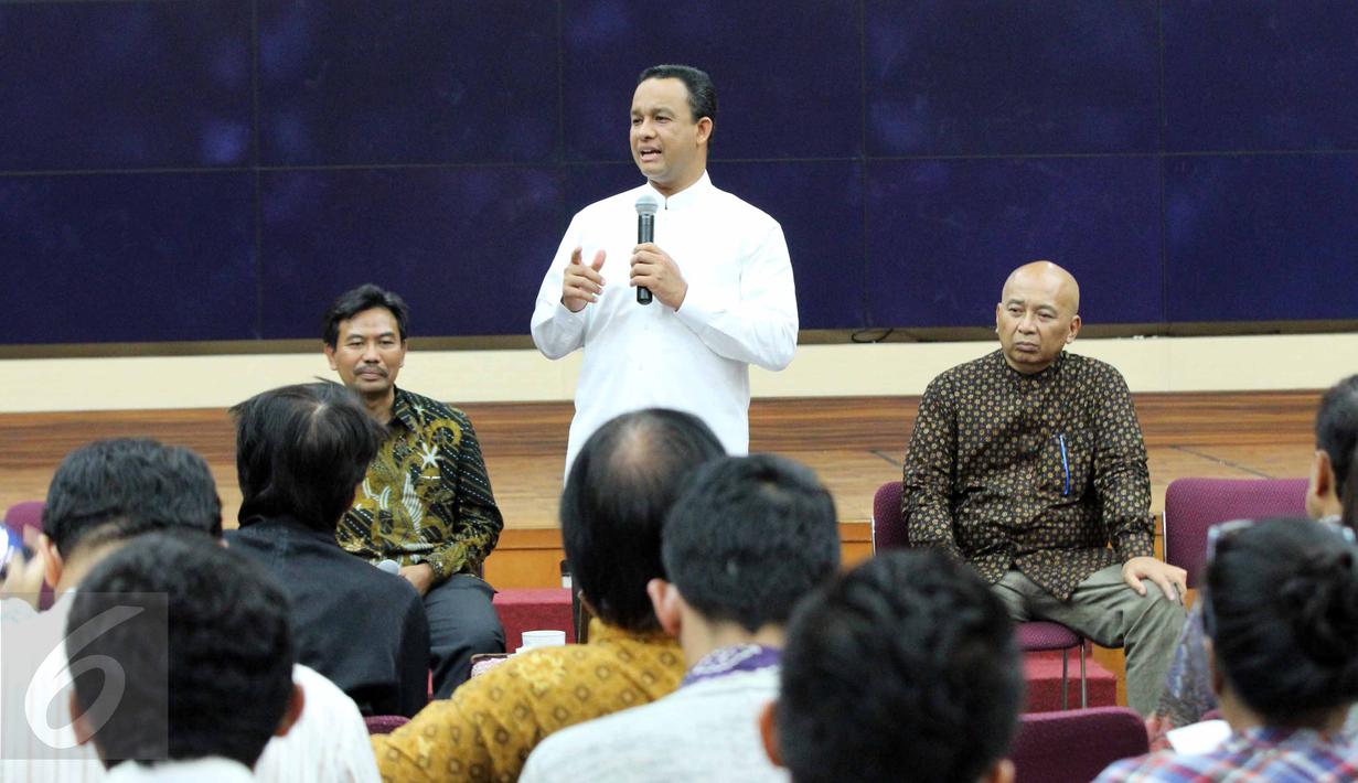 Mendikbud Anies Baswedan saat launching kegiatan Belajar Bersama Maestro (BBM), Jakarta, Jumat (12/6/2015).  Program ini dalam rangka pelestarian dan revitalisasi kebudayaan yang melibatkan 10 maestro Indonesia. (Lipuran6.com/Helmi Afandi)