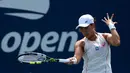 Di babak kedua, Janice Tjen bakal meladeni wakil Inggris Raya yang pernah meraih gelar juara US Open 2021, Emma Raducanu. (Matthew Stockman/Getty Images North America/Getty Images via AFP)