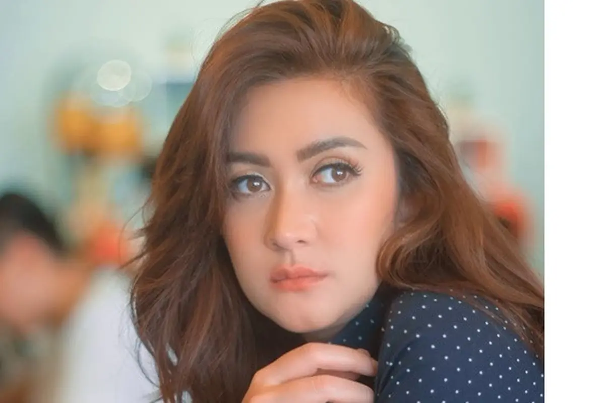 Biasa Makeup Tebal, Ini 6 Potret Nafa Urbach Tampil Natural