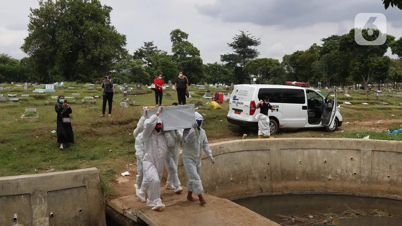 Hari Ketiga, TPU Srengseng Sawah Digunakan untuk Pemakaman Jenazah dengan Protokol COVID-19