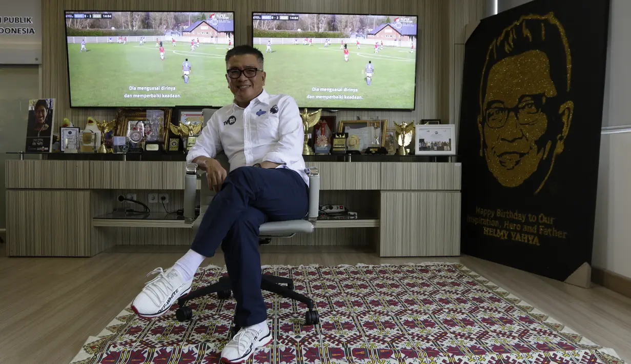 Dirut TVRI, Helmi Yahya, saat ditemui di Kantor TVRI, Senayan, Jakarta, Rabu (31/7). TVRI secara resmi akan menjadi official broadcaster partner untuk penayangan Liga Inggris musim depan.(Bola.com/M iqbal Ichsan)