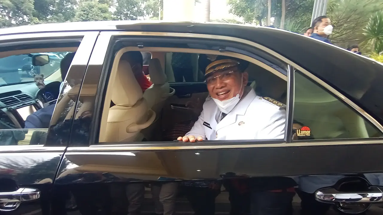 Walikota Cilegon, Helldy Agustian, Usai Dilantik Gubernur Banten. (Jumat, 26/02/2021). (Yandhi Deslatama/Liputan6.com).