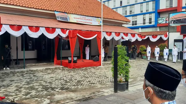 Peringatan Hari Sumpah Pemuda ke-93 diwarnai dengan upacara bendera yang dilakukan Museum Sumpah Pemuda bersama Direktorat Jenderal Kebudayaan, Kementerian Pendidikan, Kebudayaan, Riset, dan Teknologi.