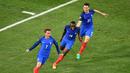 Pemain Prancis merayakan gol Antoine Griezmann ke gawang Albania pada laga Grup A Piala Eropa 2016 di Stade Velodrome, Marseille, Kamis (16/6/2016) dini hari WIB. (AFP/Anne-Christine Poujoulat)