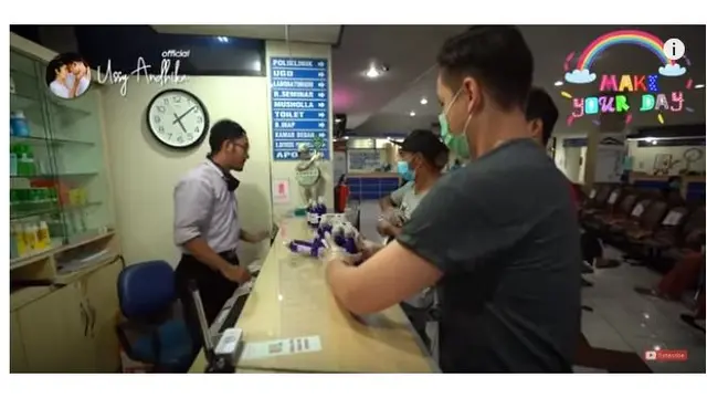 Tutup Restoran, Ini 7 Potret Ussy dan Andhika Bagikan Nasi Bungkus dan Hand Sanitizer