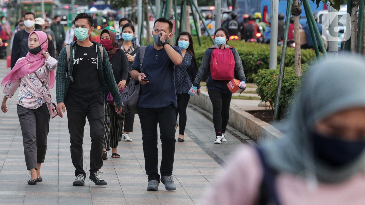 Suasana Jam Pulang Kantor Pekerja di Jakarta