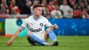 Reaksi pemain Girona, Viktor Tsygankov saat terjatuh pada laga lanjutan Liga Spanyol 2023/2024 melawan Athletic Bilbao di San Mames Stadium, Bilbao, Spanyol, Selasa (20/02/2024) dini hari WIB. (AFP/Ander Gillenea)
